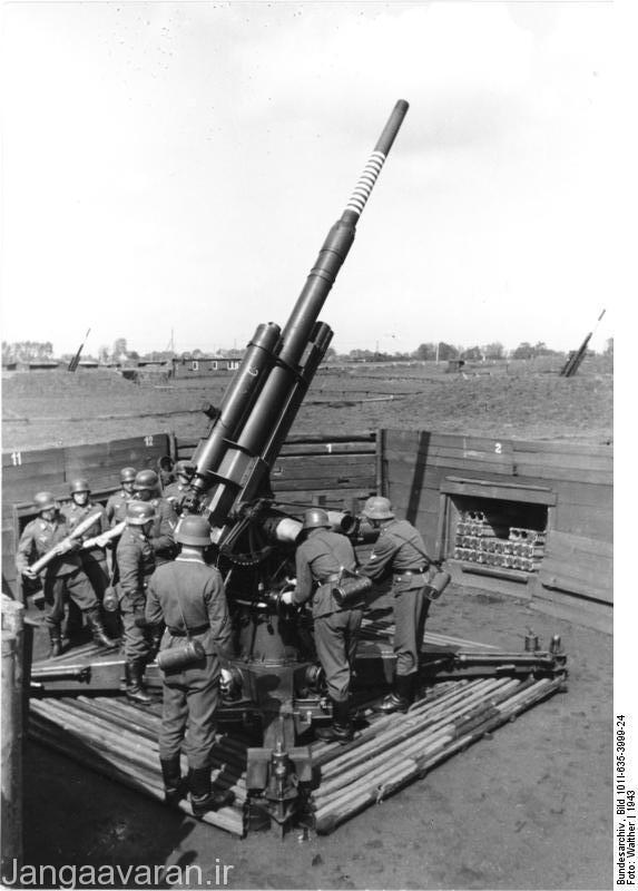 توپ محبوب و  مشهور فلگ88 که در واقع یک توپ ضد تانک بود تا یک توپ دفاع هوایی،این گونه توپ ها برای انهدام بمب افکنهای در ارتفاع  متوسط تا بالا با گلوله های چاشنی انفجار مجاورتی  مورد استفاده  قرار میگرفتند و بعد از جنگ جای این  گونه توپها  را موشک های سام گرفت.