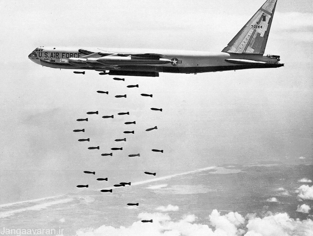 4-اولین حضور عملیاتی ب52 در یک جنگ به صورت متعارف در ویتنام بود.17 فروند ب52 بر اثر اتش موشک های سام سرنگون شدند.جالب اینکه توپچی عقب ب52 در ویتنام دو میگ21 را در هنگام تعقیب و نزدیک شدن به ب52 سرنگون کردند .