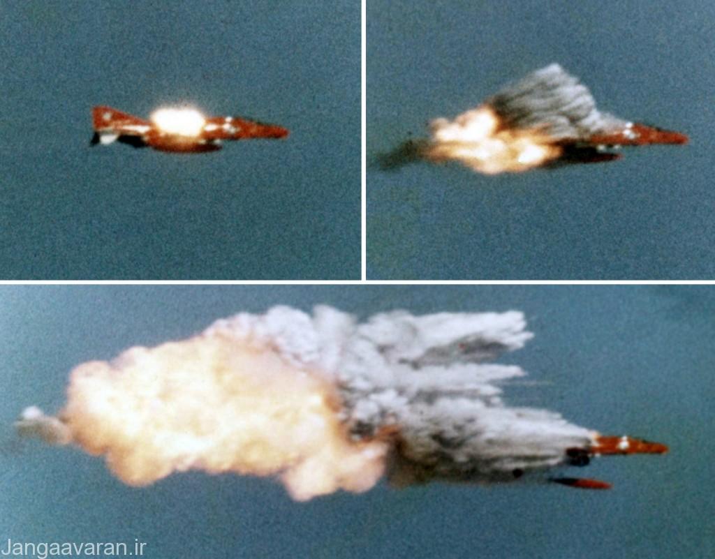 AIM-9_hitting_QF-4B_at_Point_Mugu_1974