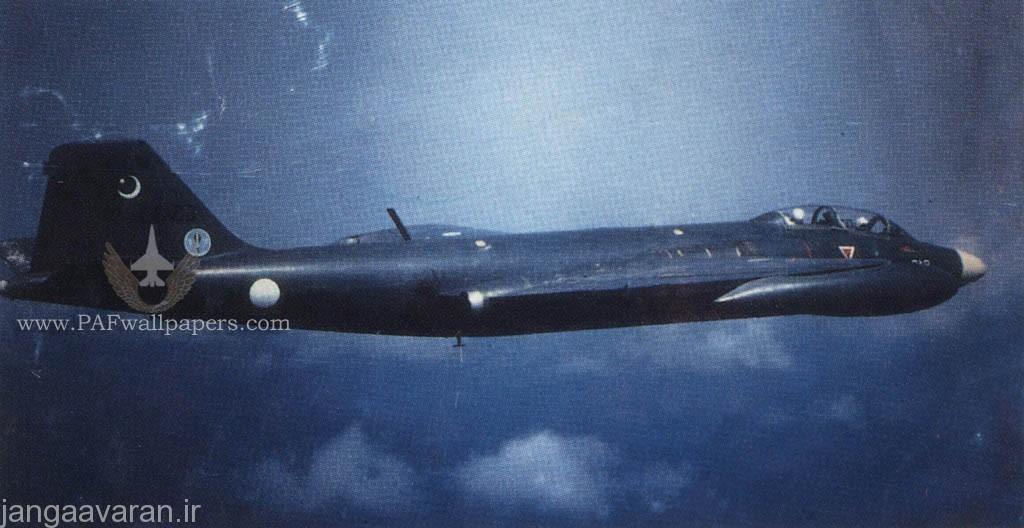 B-57_in-flight