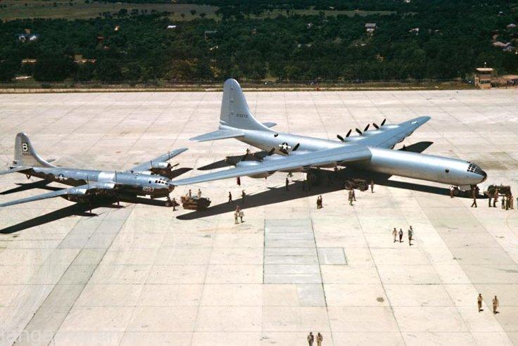بمب افکن اتمی B-36