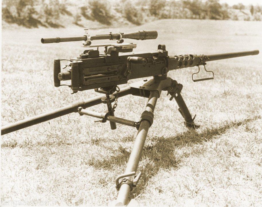 نصب دوربین روی این سلاح اگرچه متداول نیست ولی در همه جنگها استفاده شده. دلیل این کار استفاده از این مسلسل به عنوان یک سلاح انتی مترایال و یا یک سلاح فوق دور زدن است 