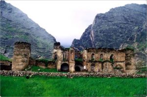 قلعه بهرام چوبین در پلدختر که بعد از شورش بر ضد خسرو پرویز مدتی به آنجا پناه برد