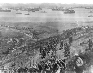 سربازان فرانسوی در جزیره لیمونس یونان. تعلل فرانسوی ها باعث تاخیر در آغاز عملیات شد