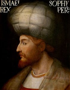 شاه اسماعیل اول در اواخر دوران سلطان بایزید در ایران اعلام پادشاهی کرد