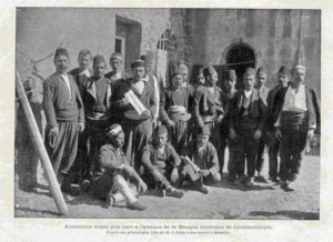 گروگان گیران ارمنی بانک عثمانی. آنها توسط یک کشتی به اروپا برده شدند 