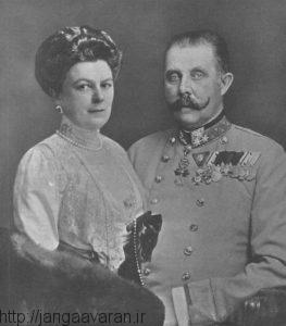 فرانتس فردیناند ولیعهد اتریش و همسرش. بعد از ترور کمترسیاست مدار اروپایی تصور می کرد این واقعه منجر به بروز جنگ جهانی اول شود