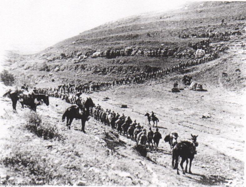 سربازان آلمانی و عثمانی اسیرشده در عملیات دوم اردن در حال انتقال به فلسطین