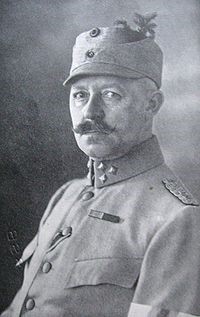 کلنل یالمارسن سوئدی اولین فرمانده ژاندارمری ایران. با پیگیری قوام السلطنه افسران سوئدی برای ایجاد ژاندارمری استخدام شدند